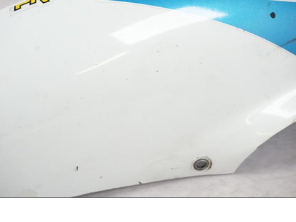 Snett nerifrån på Bakvinge från en Suzuki GSX-R 750 -2006 motorcykel.