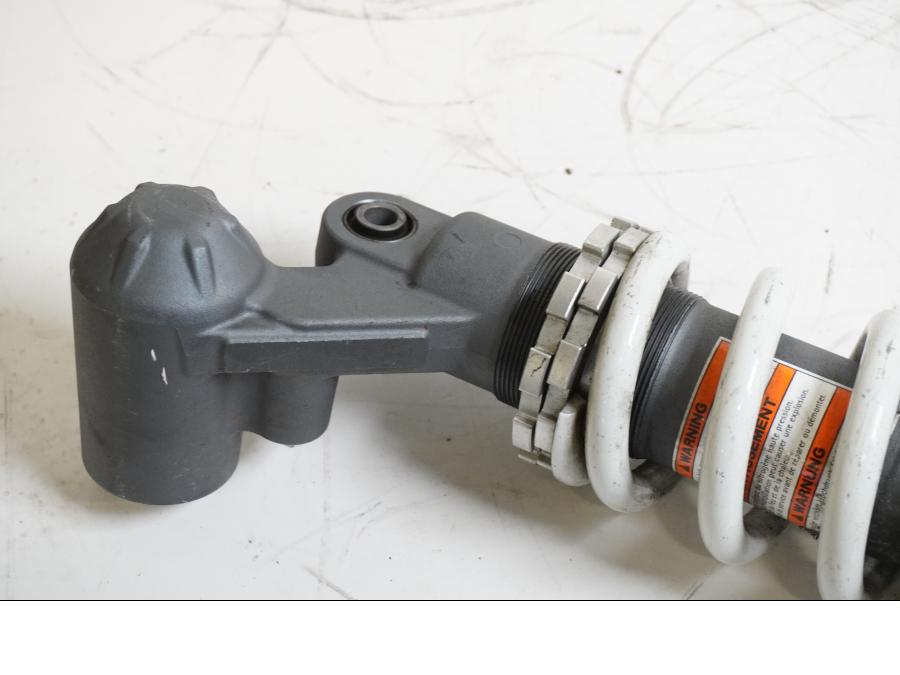 Vänster sida på Stötdämpare från en Suzuki GSX 1300 BK -2008 motorcykel.