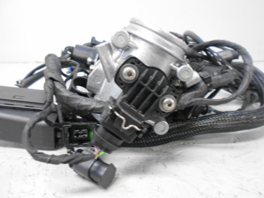 Höger sida på Spjällhus från en BMW K 1300 GT -2009 motorcykel.