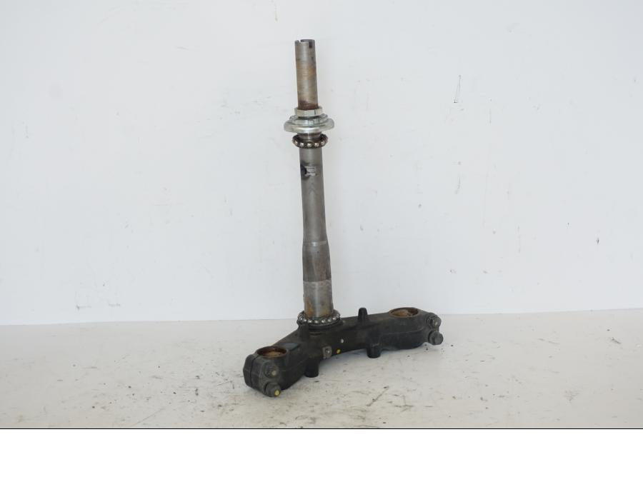 Framsidan på Gaffelkrona från en Honda SH 300 A -2011 scooter.