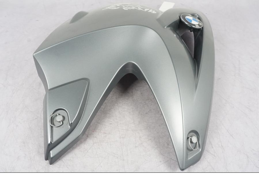 Snett nerifrån på Sidkåpa från en BMW R 1200 GS -2005 motorcykel.