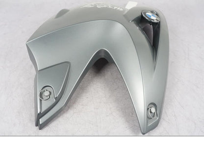 Snett nerifrån på Sidkåpa från en BMW R 1200 GS -2005 motorcykel.