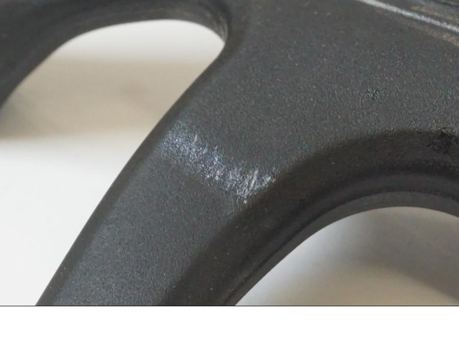 Baksidan på Motorfäste från en KTM 1190 Adventure -2015 motorcykel.