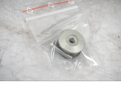 Vänster sida på Vindrutefäste från en KTM 1290 Super Adventure S -2022 motorcykel.