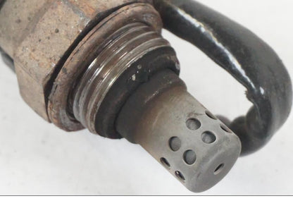 Höger sida på Lambdasond från en Kawasaki ER-6F -2010 motorcykel.