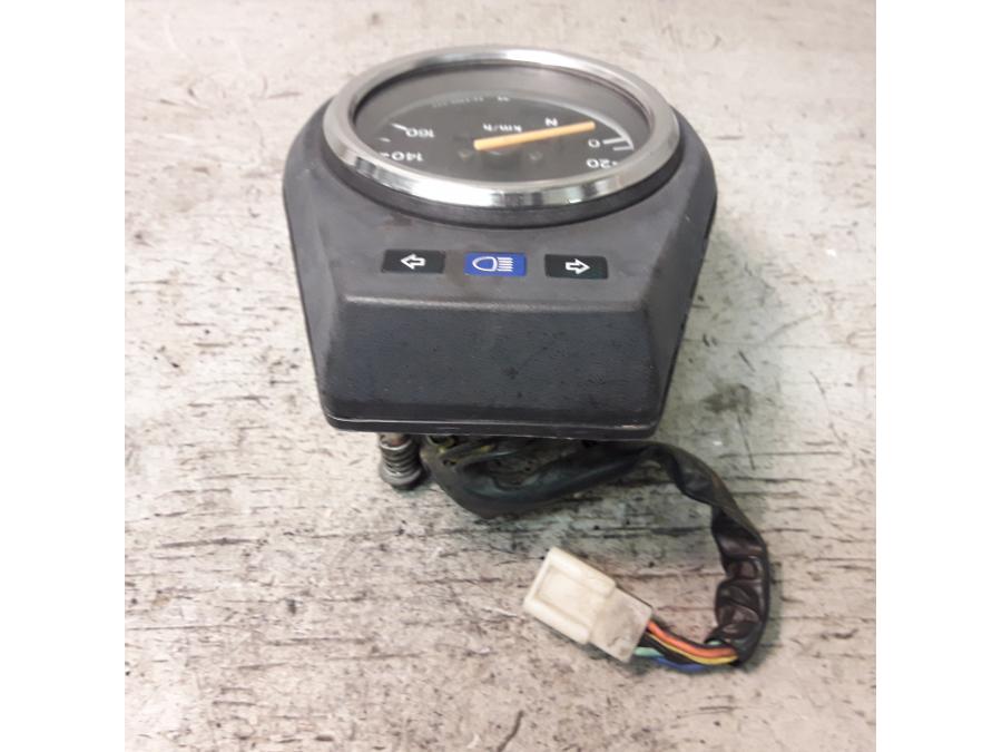 Höger sida på Instrumentpanel från en Suzuki LS 650 -2002 motorcykel.