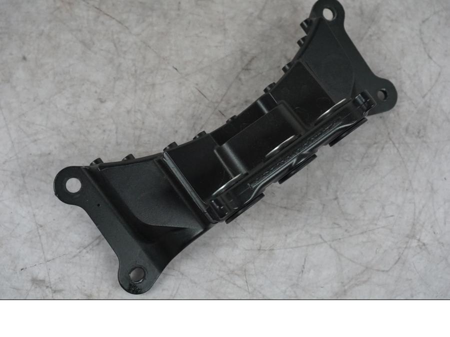 Baksidan på Bensintankfäste från en Yamaha MT-09 -2024 motorcykel.