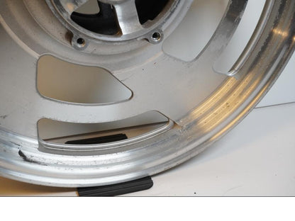Vänster sida på Fälg från en Yamaha V-MAX 1200 -2001 motorcykel.