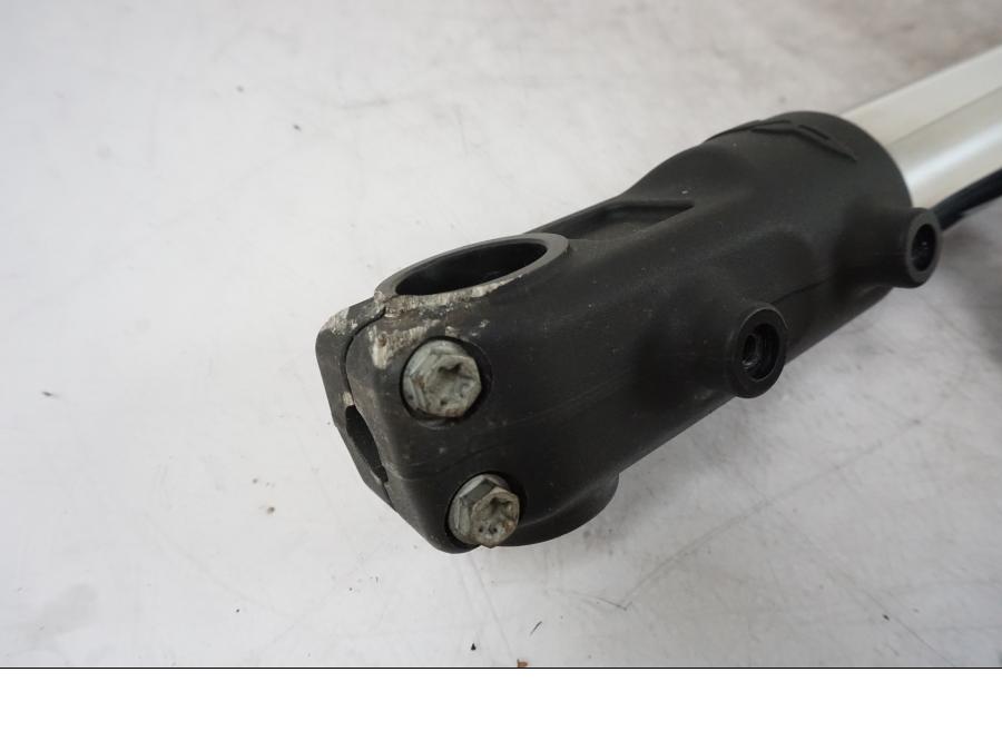 Vänster sida på Gaffelben från en KTM 690 SMCR -2016 motorcykel.