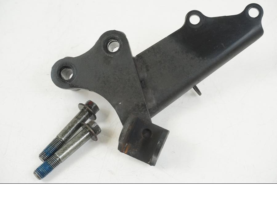 Framsidan på Fotpinnefäste från en Yamaha XT 660 X -2005 motorcykel.