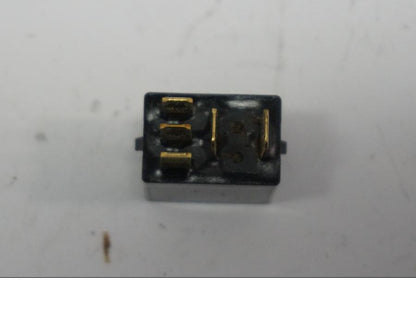 Höger sida på Relä från en Yamaha FZ1-SA -2007 motorcykel.