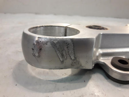 Höger sida på Gaffelkrona från en Suzuki VZ 800 -1999 motorcykel.