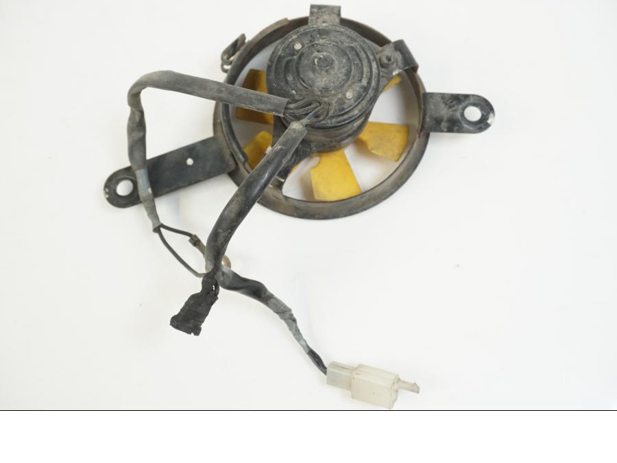 Vänster sida på Vattenkylfläkt från en Honda CBR 125 R -2006 motorcykel.