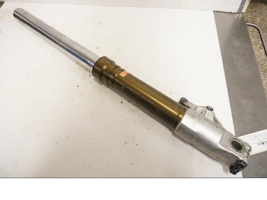 Framsidan på Gaffelben från en Honda CBR 900 RR -1993 motorcykel.