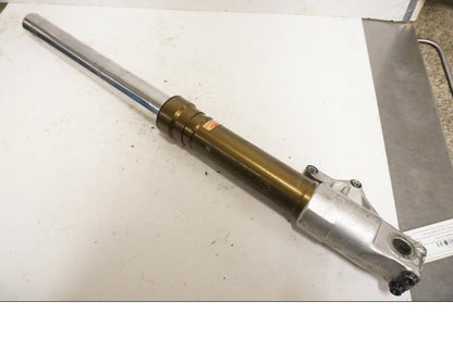 Framsidan på Gaffelben från en Honda CBR 900 RR -1993 motorcykel.