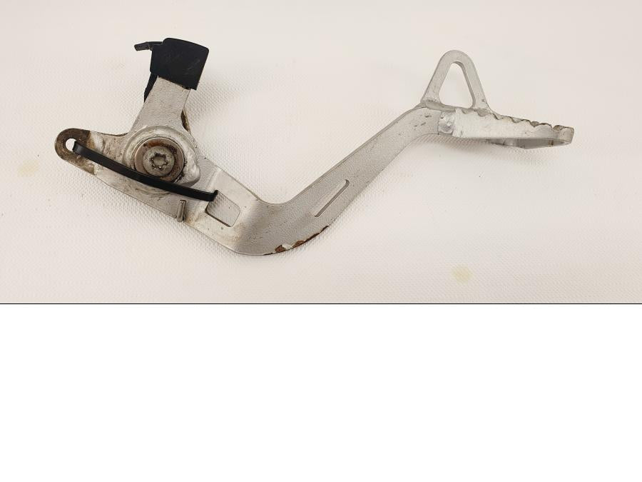 Framsidan på Bromspedal från en BMW R 1200 GS -2006 motorcykel.