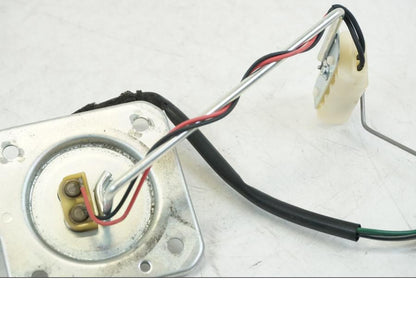 Baksidan på Bensinmätare från en Honda CB 600 F -2008 motorcykel.