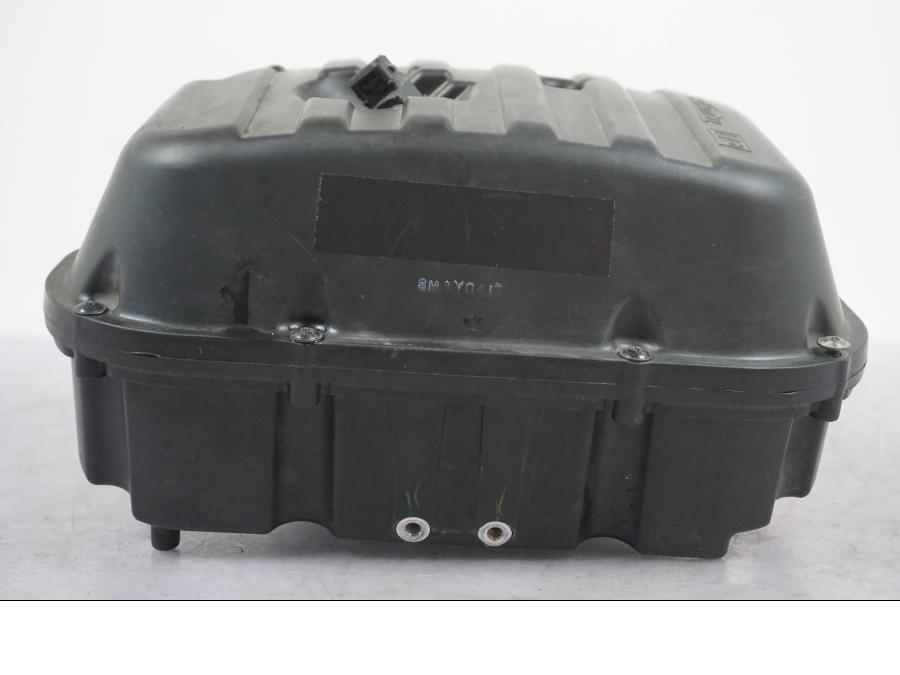 Höger sida på Luftburk från en Triumph Tiger -2009 motorcykel.