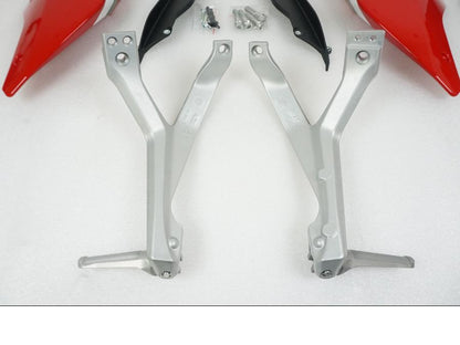 Snett uppifrån på Bakvinge från en Ducati Panigale V2 -2022 motorcykel.