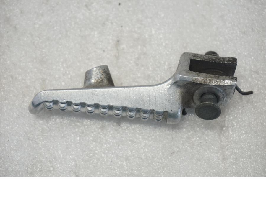 Baksidan på Fotpinne från en Honda CBR 1100 XX -1998 motorcykel.