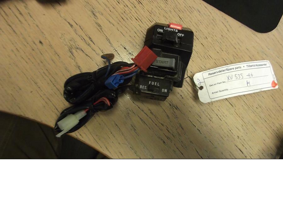 Framsidan på Styrelreglage från en Yamaha XV 535 -1996 motorcykel.