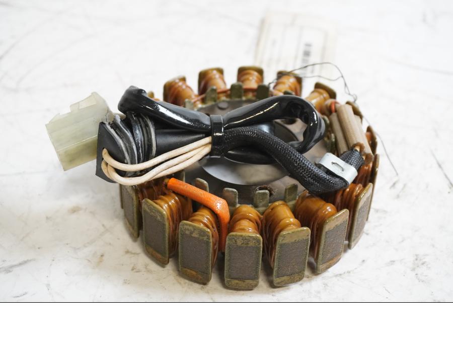 Framsidan på Generator från en Yamaha FZ-6 -2005 motorcykel.