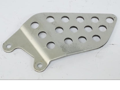 Framsidan på Fotpinnehälskydd från en Honda CBR 900 RR -2002 motorcykel.