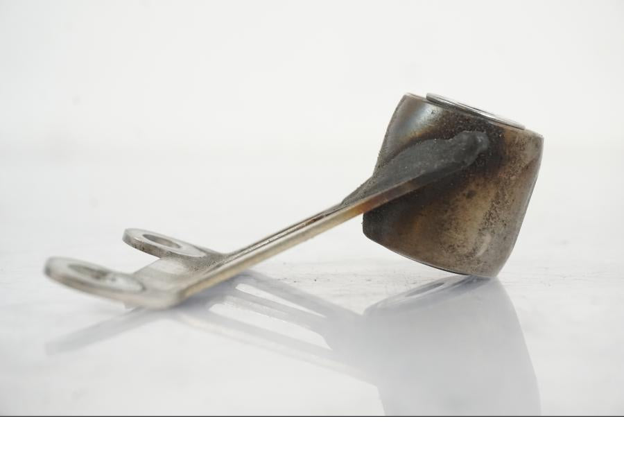 Baksidan på Avgasanslutning från en KTM 1290 Super Duke R EVO -2023 motorcykel.