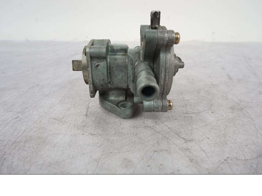 Höger sida på Bensinkran från en Honda VTR 1000 F -1997 motorcykel.