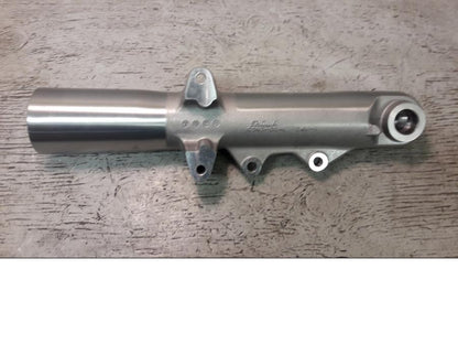 Baksidan på Gaffelben från en H-D Fat Boy -2020 motorcykel.