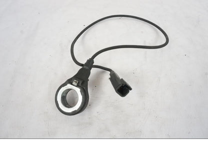 Framsidan på ABS givare från en H-D Softail Sport Glide FLSB -2022 motorcykel.