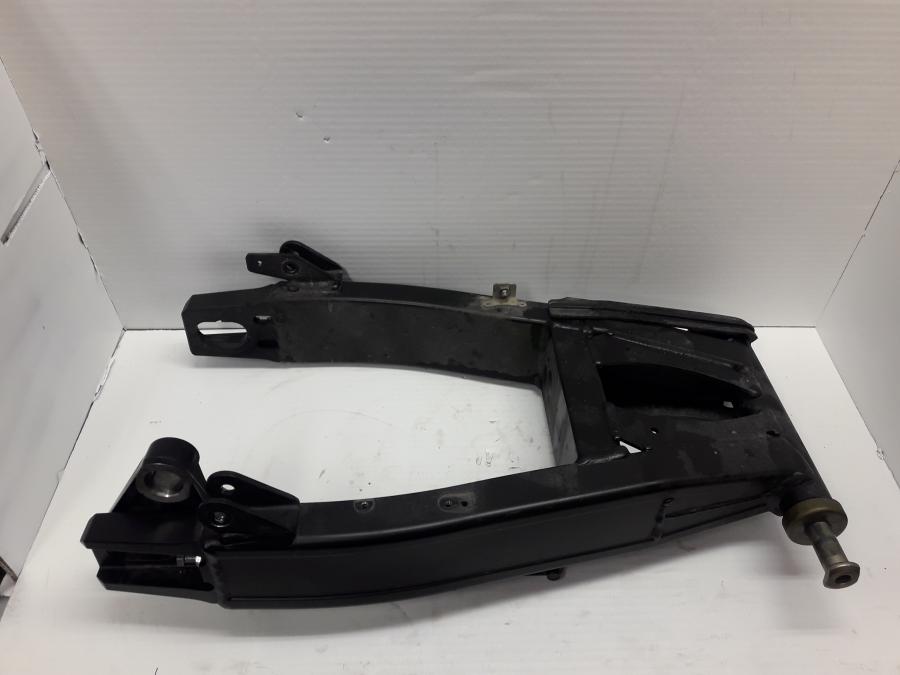 Framsidan på Sving från en Yamaha XJR 1300 -2015 motorcykel.