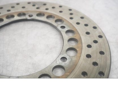 Vänster sida på Bromsskiva från en Yamaha YZF 1000 R1 -2001 motorcykel.