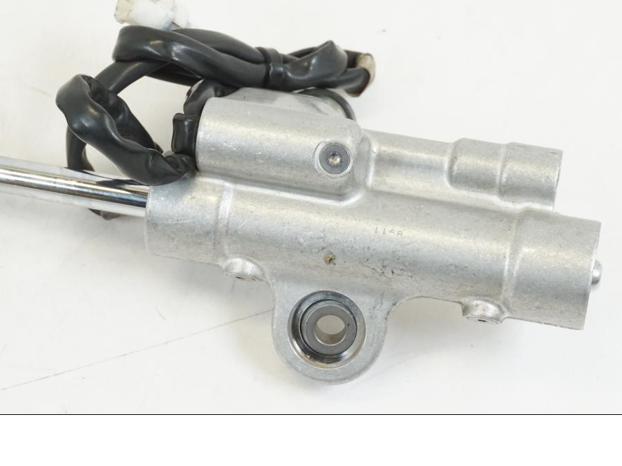 Baksidan på Styrdämpare från en Yamaha YZF 1000 R1 -2009 motorcykel.