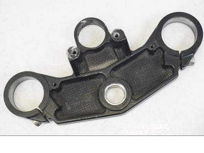 Snett nerifrån på Gaffelkrona från en Triumph TT 600 -2002 motorcykel.