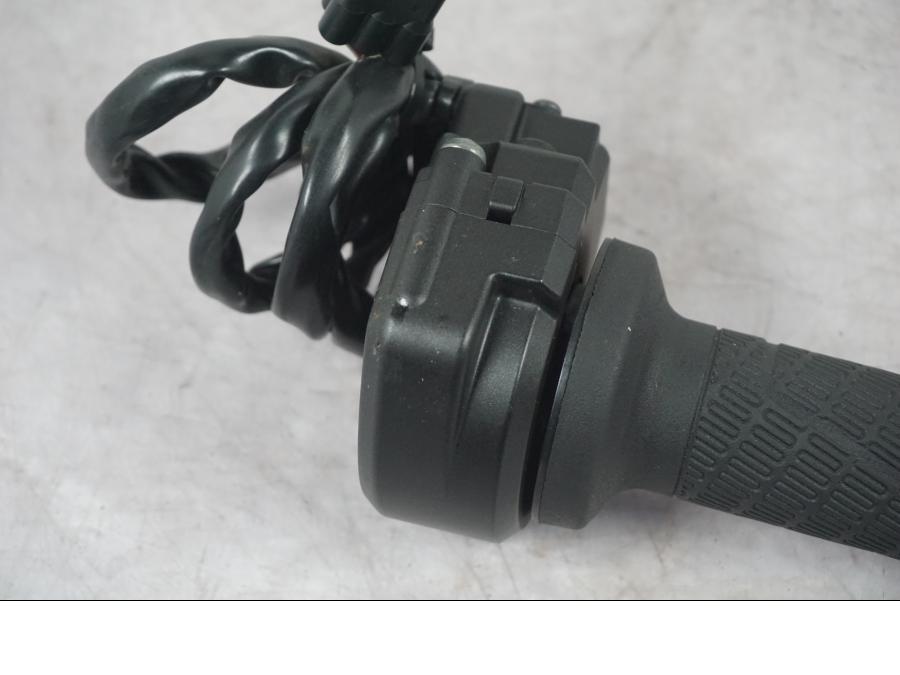 Höger sida på Gasreglage från en KTM 1290 Super Duke R -2022 motorcykel.