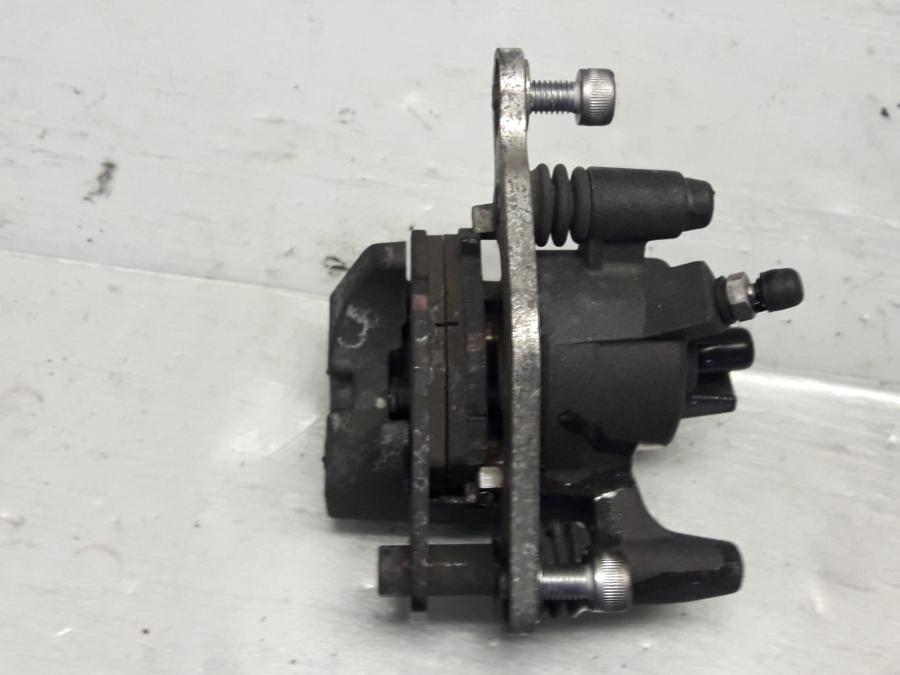 Baksidan på Bromsok från en Kawasaki Z 1000 -2013 motorcykel.