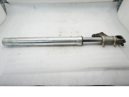 Baksidan på Gaffelben från en Ducati Monster 600 -2001 motorcykel.