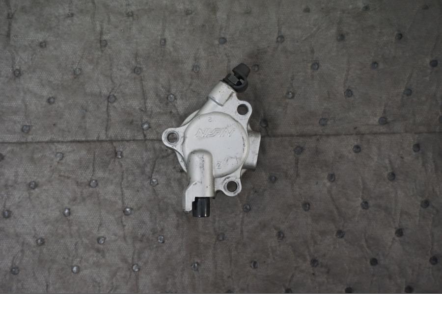 Framsidan på Kopplingslavcylinder från en Kawasaki VN 1500 Mean Streak -2003 motorcykel.