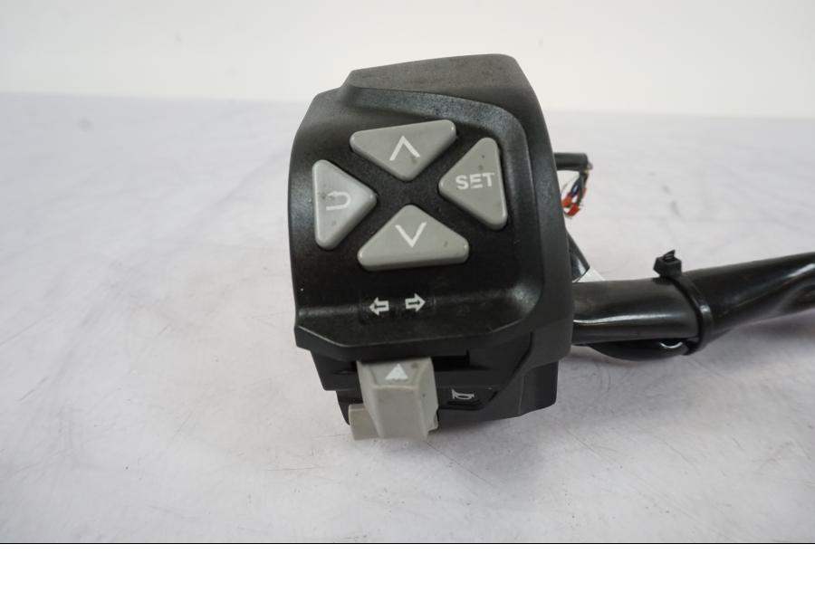 Baksidan på Styrelreglage från en KTM 790 Duke -2019 motorcykel.