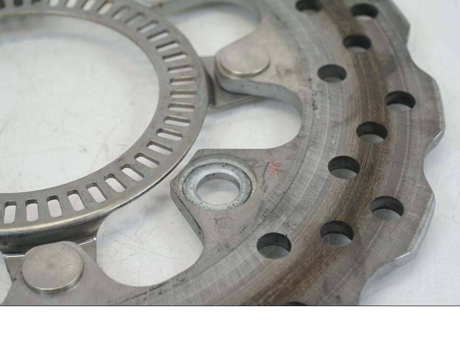 Vänster sida på Bromsskiva från en Kawasaki ER-6F -2016 motorcykel.