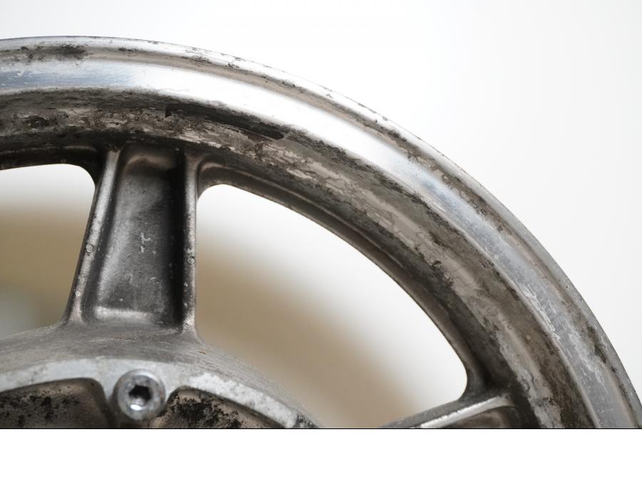 Snett uppifrån på Fälg från en Honda GL 1500 -1998 motorcykel.