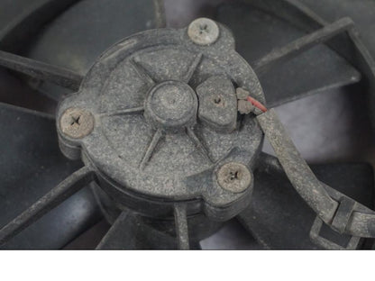 Vänster sida på Vattenkylfläkt från en Triumph Tiger -2009 motorcykel.