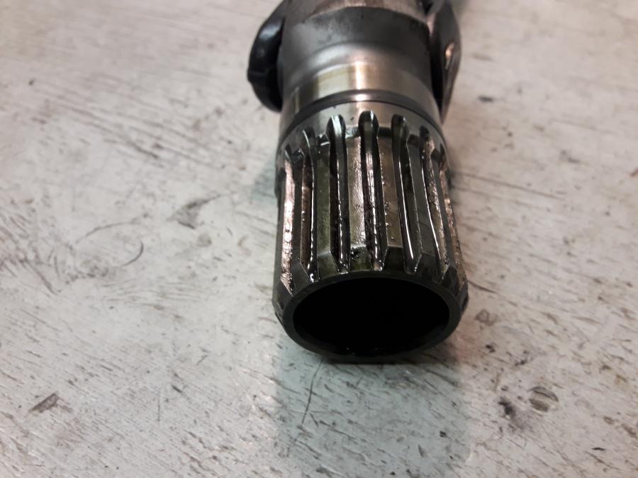 Höger sida på Kardanaxel från en Kawasaki GTR 1400 -2012 motorcykel.