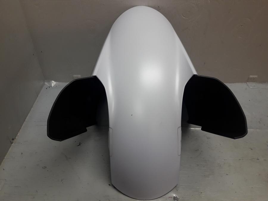 Vänster sida på Framskärm från en Kawasaki Z 1000 -2013 motorcykel.