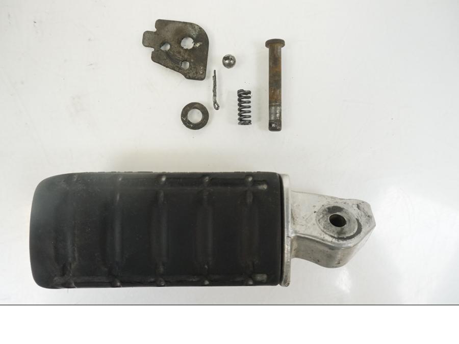 Framsidan på Fotpinne från en Honda XL 1000 V -2008 motorcykel.