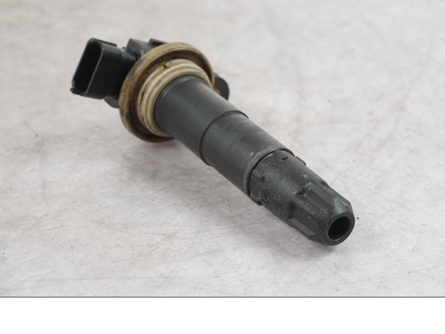 Vänster sida på Tändspole från en Buell 1125 R -2008 motorcykel.