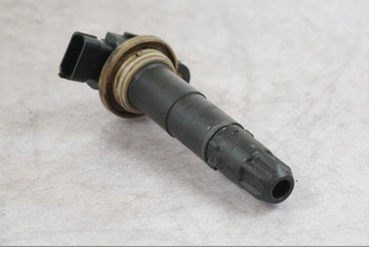 Vänster sida på Tändspole från en Buell 1125 R -2008 motorcykel.