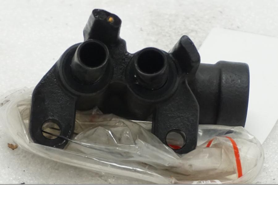 Framsidan på Bromsfördelare från en Honda XL 1000 V -2008 motorcykel.