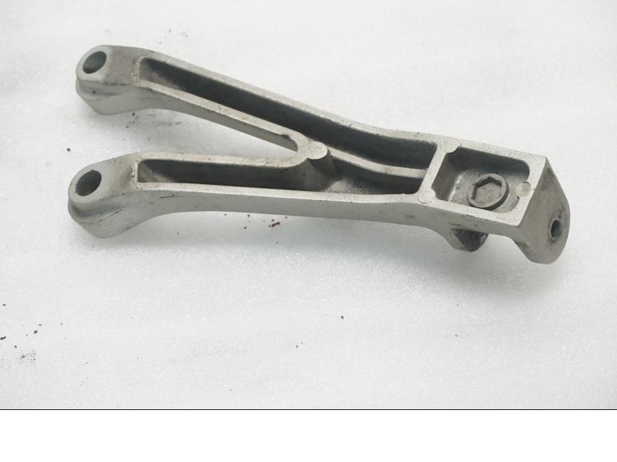 Baksidan på Fotpinnefäste från en Kawasaki ZX-9R -1998 motorcykel.